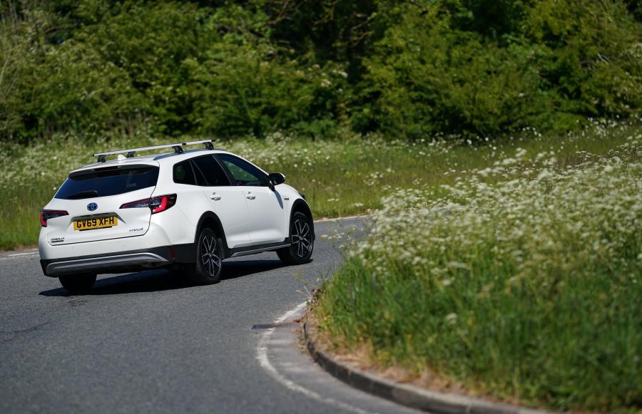  Toyota Corolla Trek Hybrid 2020 года  (UK) (фото 15 из 40)